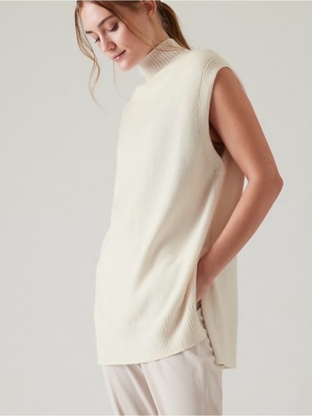 Athleta Merino Wool Cashmere Sleeveless Turtleneck Sweater Vest Ivory Cream
